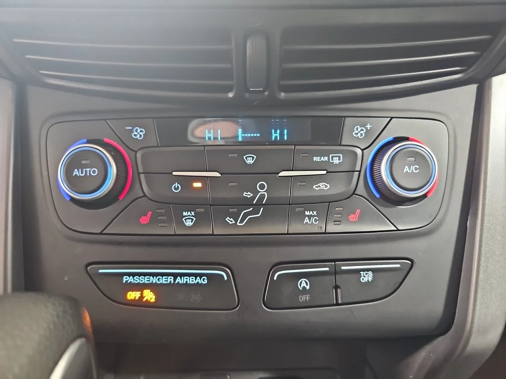 Used 2018 Black Ford SE image 27