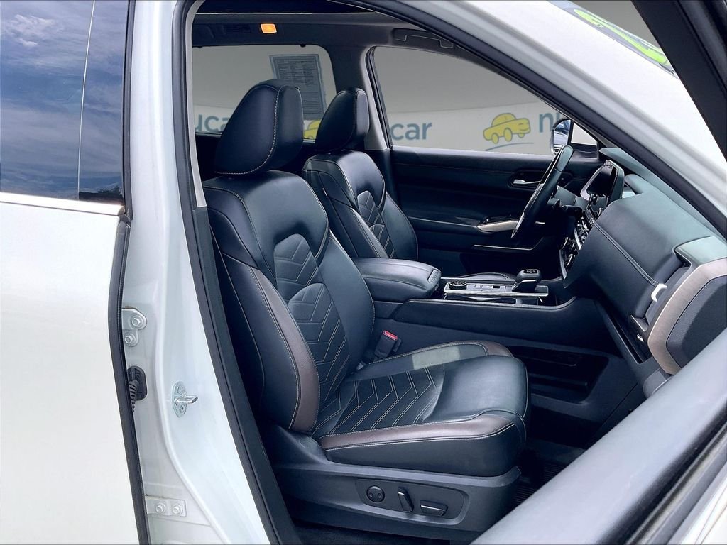 Used 2023 Pearl White Tricoat Nissan Platinum image 10