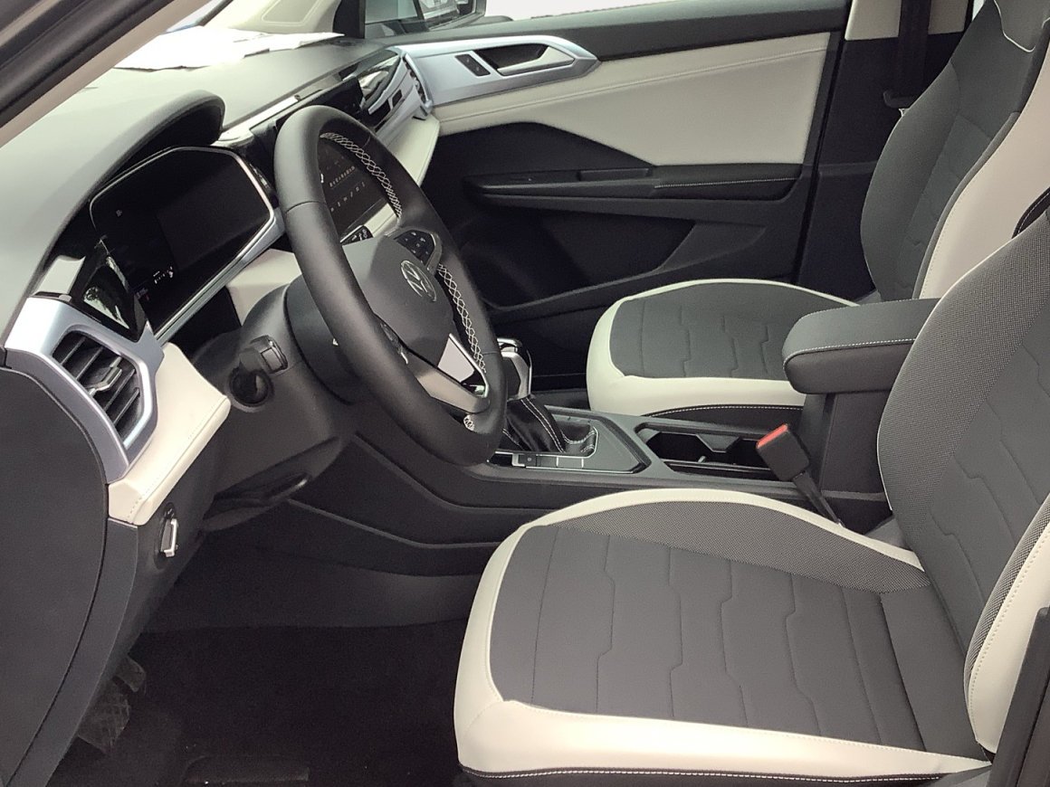 New 2026 Platinum Gray Metallic Volkswagen SE image 22