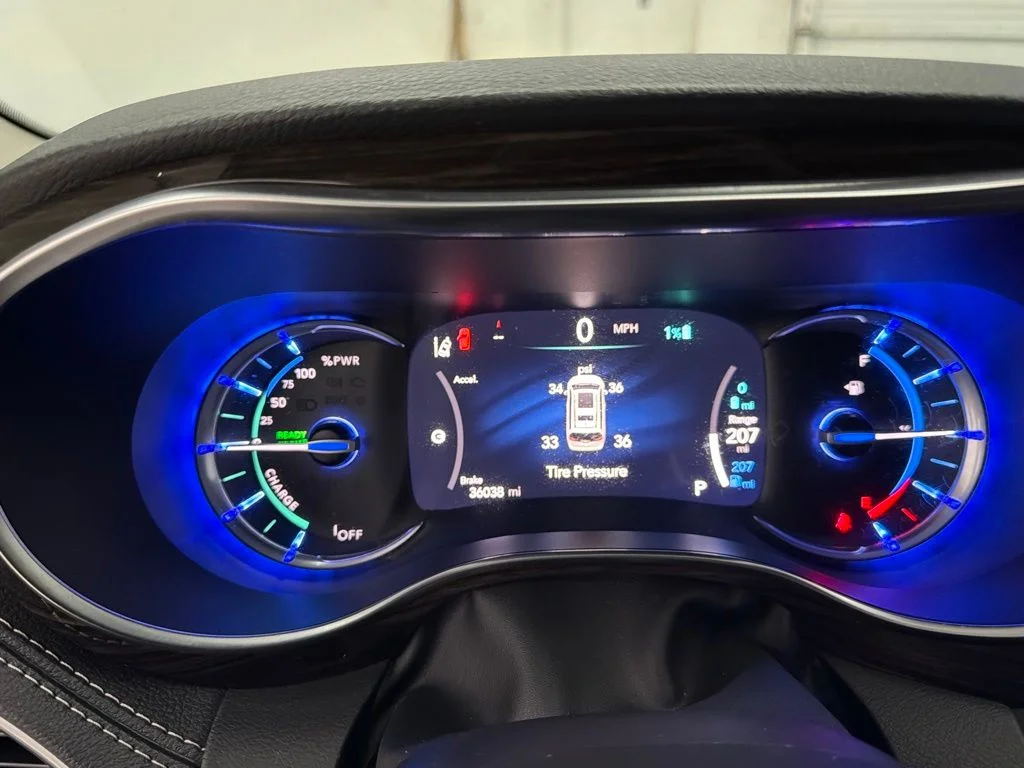 Used 2023 Blue Chrysler Limited image 17