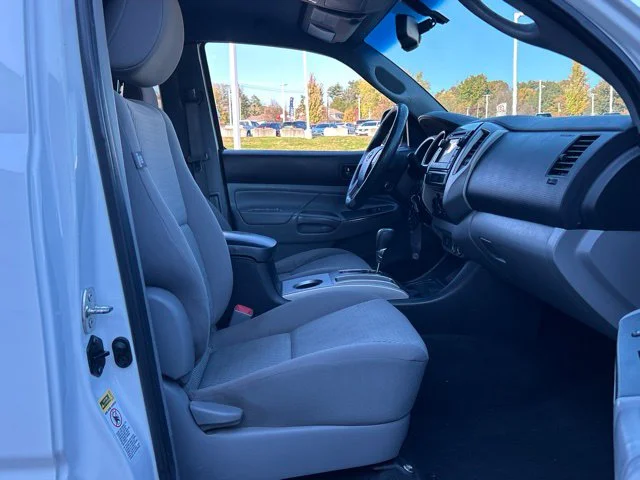 Used 2013 White Toyota Base image 23