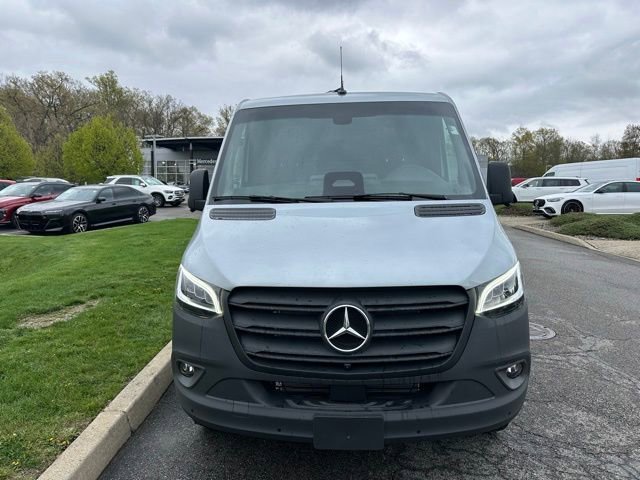 New 2026 High-tech silver metallic Mercedes-Benz Cargo 144 WB image 40