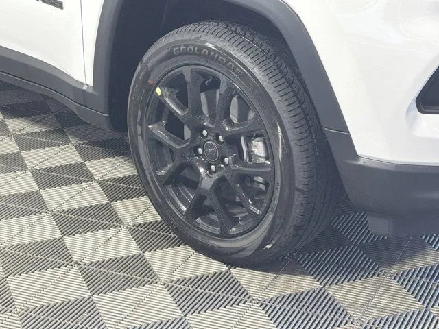 New 2026 White Jeep Latitude image 2
