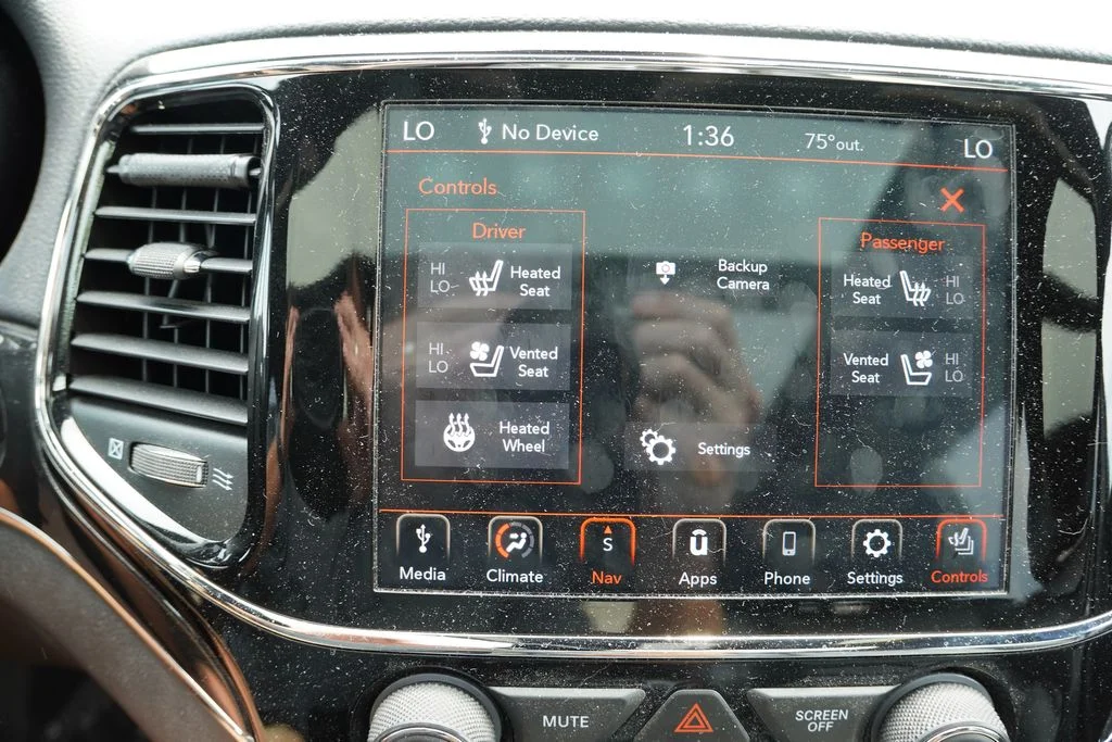 Used 2020 Diamond Black Crystal Pearlcoat Jeep Trailhawk image 8