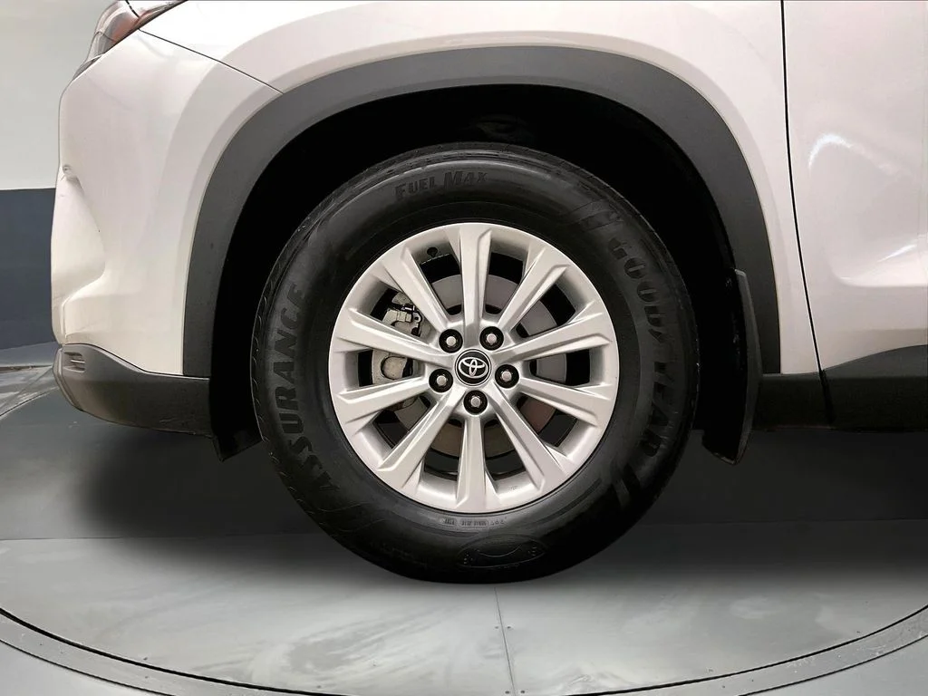 Used 2025 Beige Toyota XLE image 12