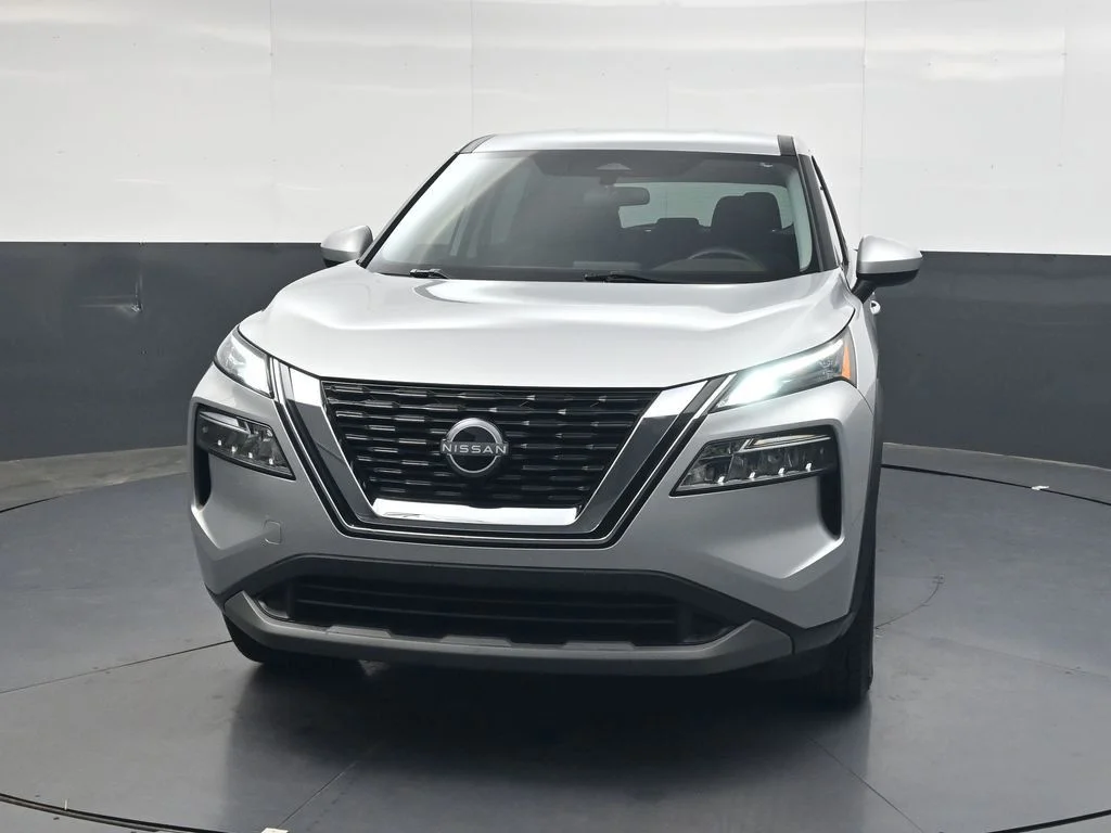 Used 2023 Silver Nissan SV image 13