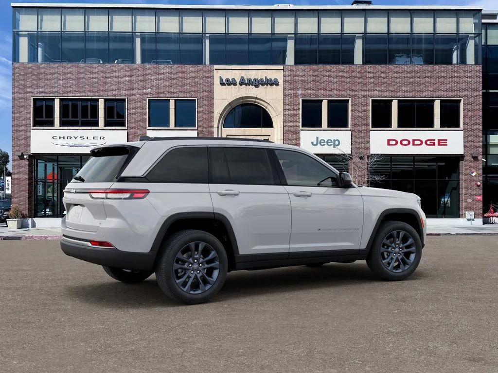 New 2026 Bright White Clear-Coat Exterior Paint Jeep Limited image 4