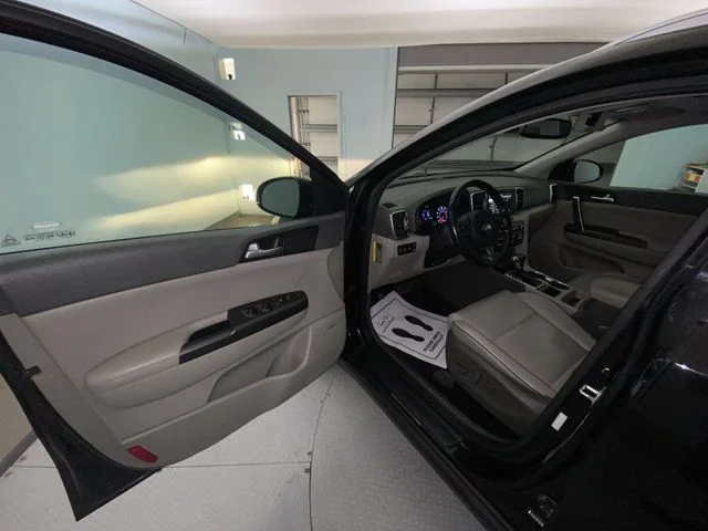 Used 2017 Red Kia EX image 11