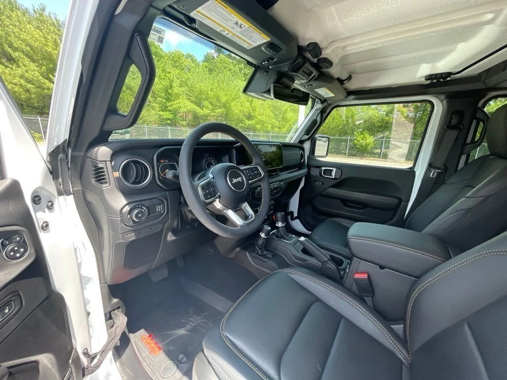 Used 2024 White Jeep Sahara image 17