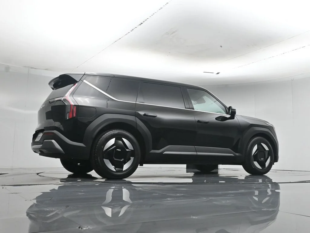 Used 2024 Black Kia Light Long Range image 53