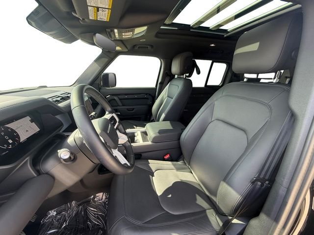 Used 2025 Black Land Rover X-Dynamic SE image 10