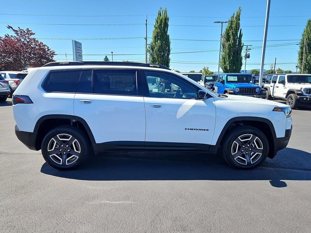 New 2026 Bright White Clear-Coat Exterior Paint Jeep Limited image 7