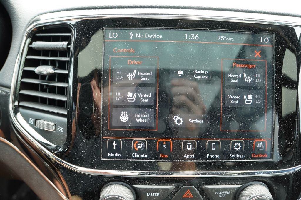 Used 2020 Diamond Black Crystal Pearlcoat Jeep Trailhawk image 8