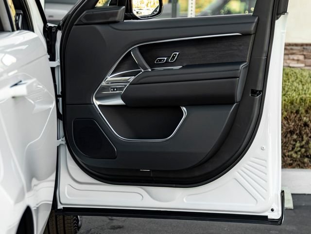 New 2026 Fuji White Land Rover SE image 34