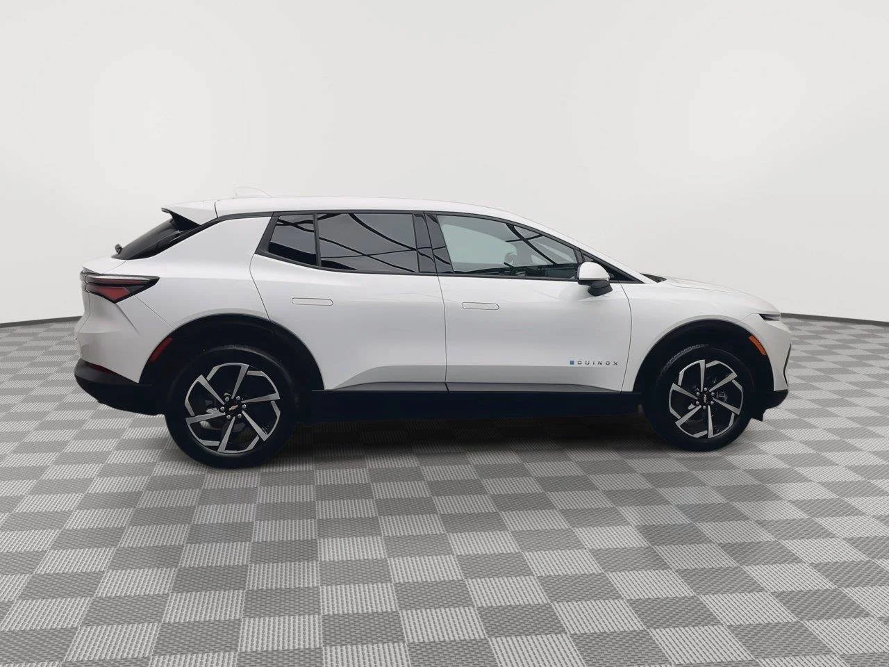 Used 2025 Summit White Chevrolet LT image 39