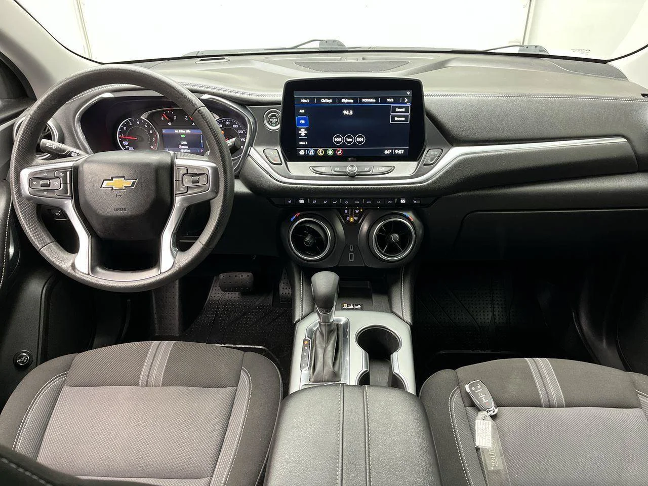 Used 2023 Summit White Chevrolet 2LT image 4