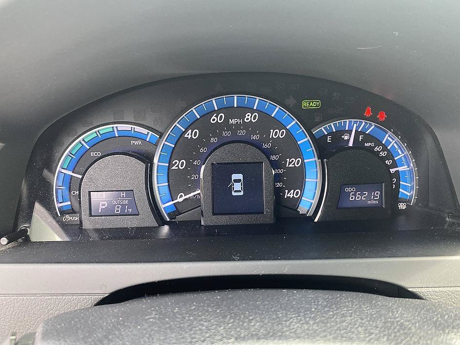 Used 2014 Magnetic Gray Metallic Toyota XLE image 13