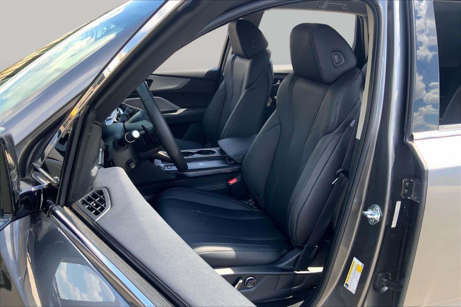 Used 2025 Liquid Carbon Metallic Acura  image 8