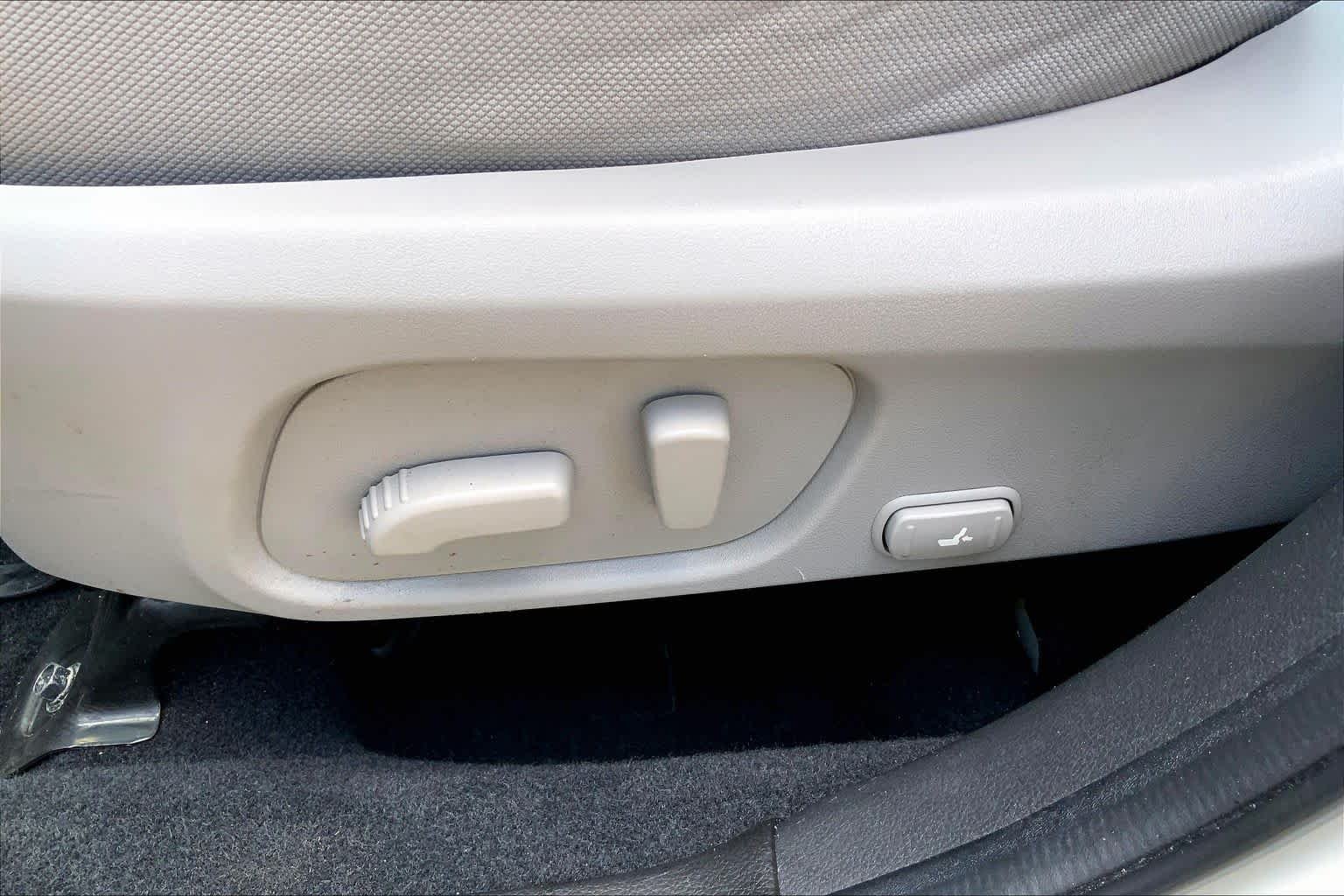 Used 2015 Satin White Pearl Subaru 2.5i Premium image 31