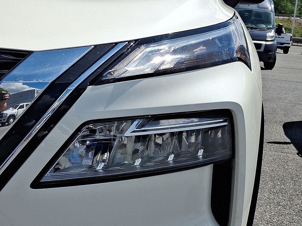 Used 2023 White Nissan SV image 8