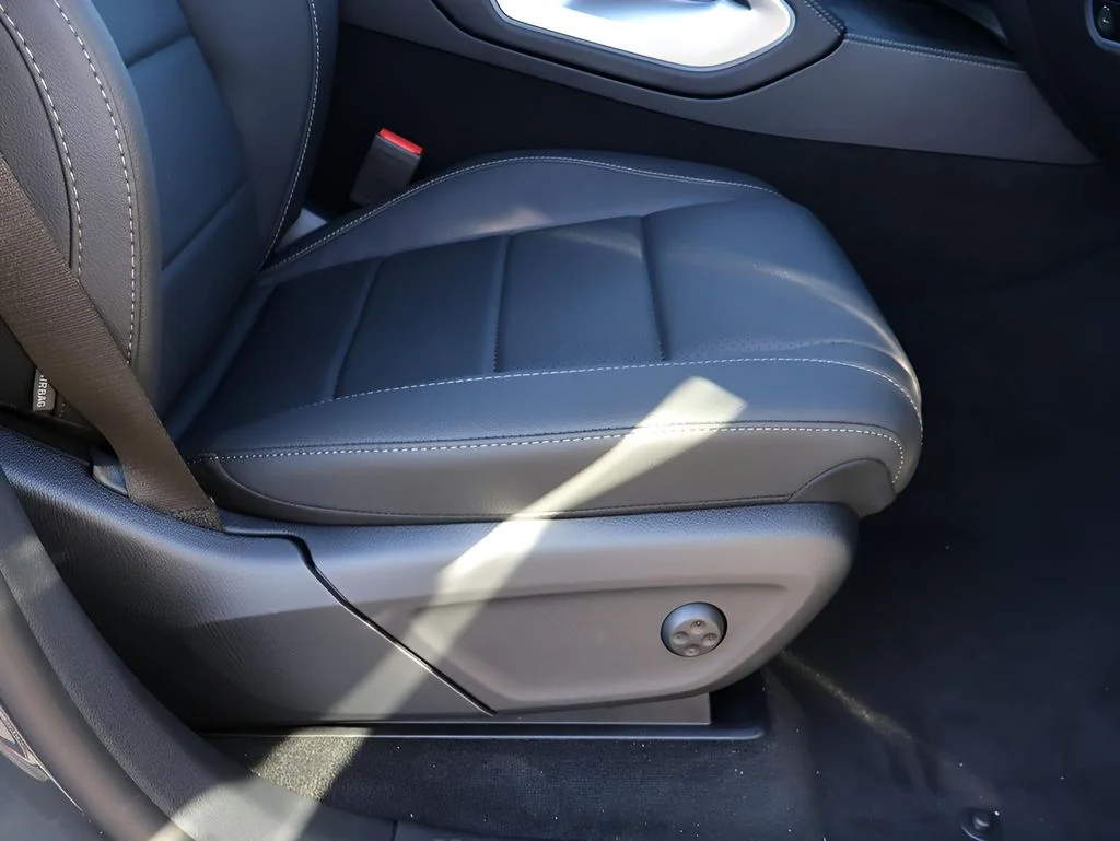 New 2026 MANUFAKTUR Silicon Grey Mercedes-Benz GLE 450 image 12