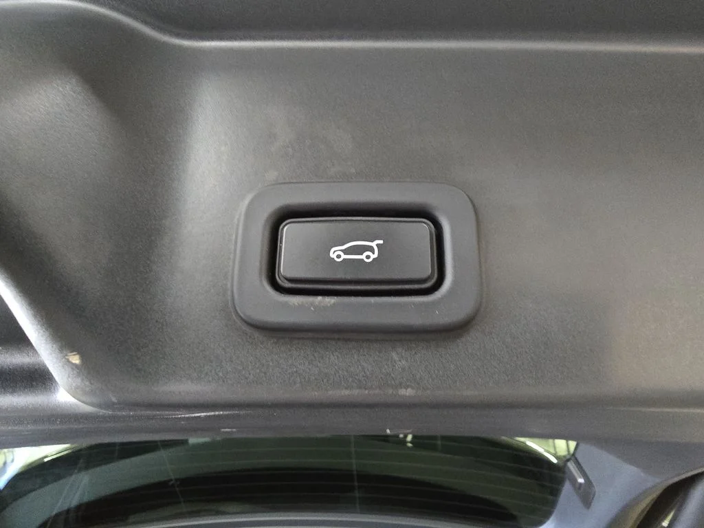 Used 2021  Land Rover Dynamic image 13