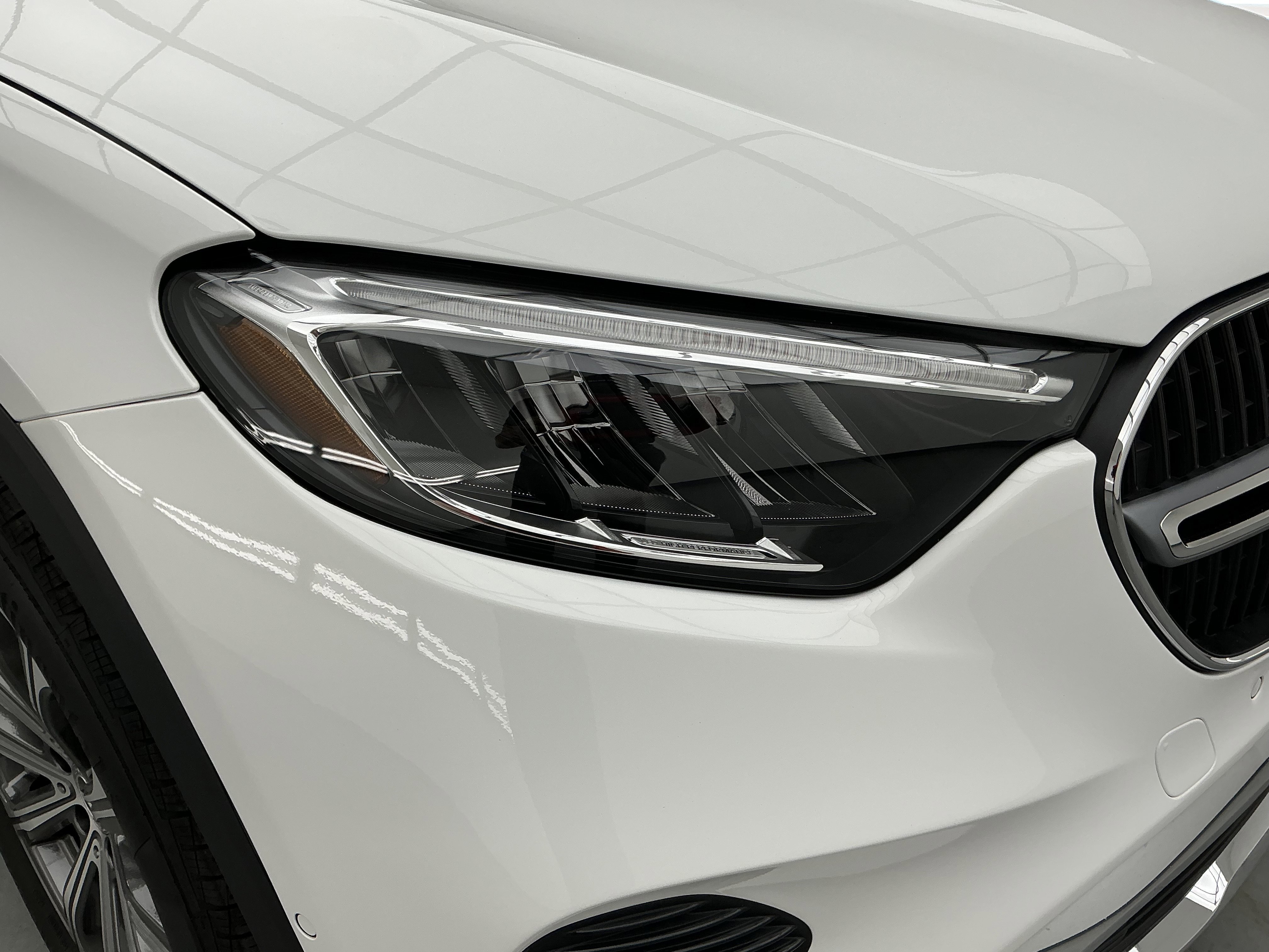 Used 2024 White Mercedes-Benz GLC 300 image 25