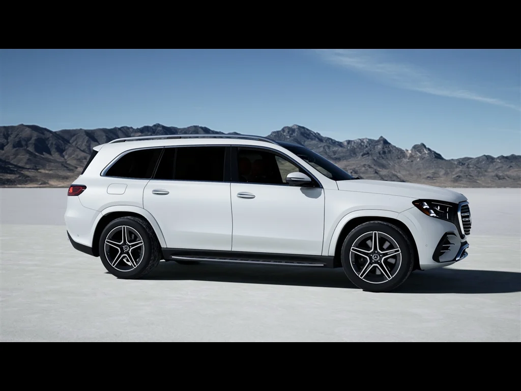 New 2027 MANUFAKTUR Moonlight White Metallic Mercedes-Benz GLS 450 image 9