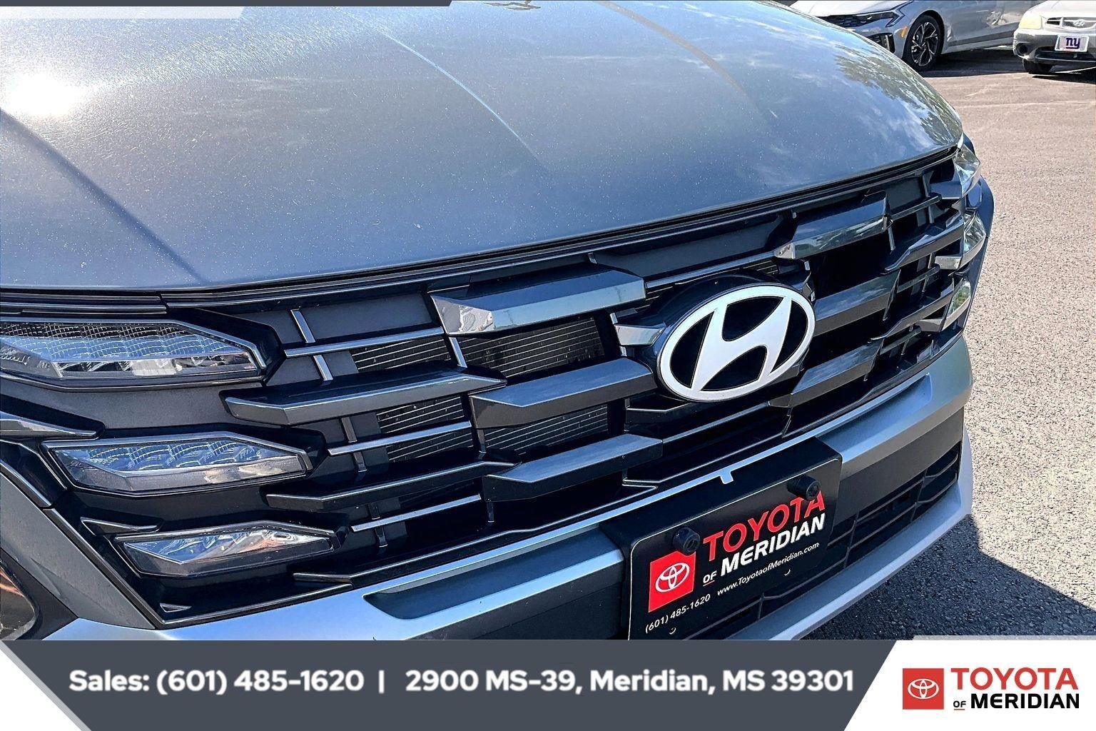 Used 2025 Hampton Gray Hyundai SEL image 21