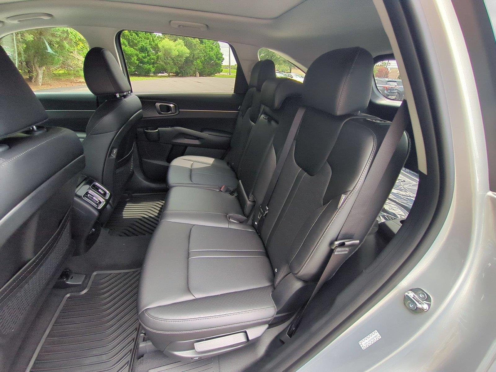 New 2026 Ivory Silver Kia S image 33