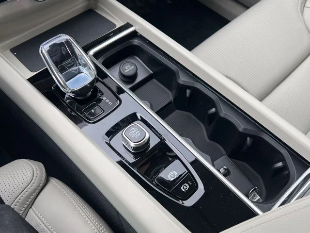 2026 Volvo XC60 Ultra - Photo 15