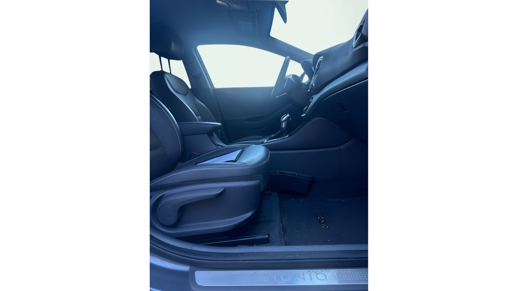 Used 2018 Summit Gray Hyundai Limited image 13