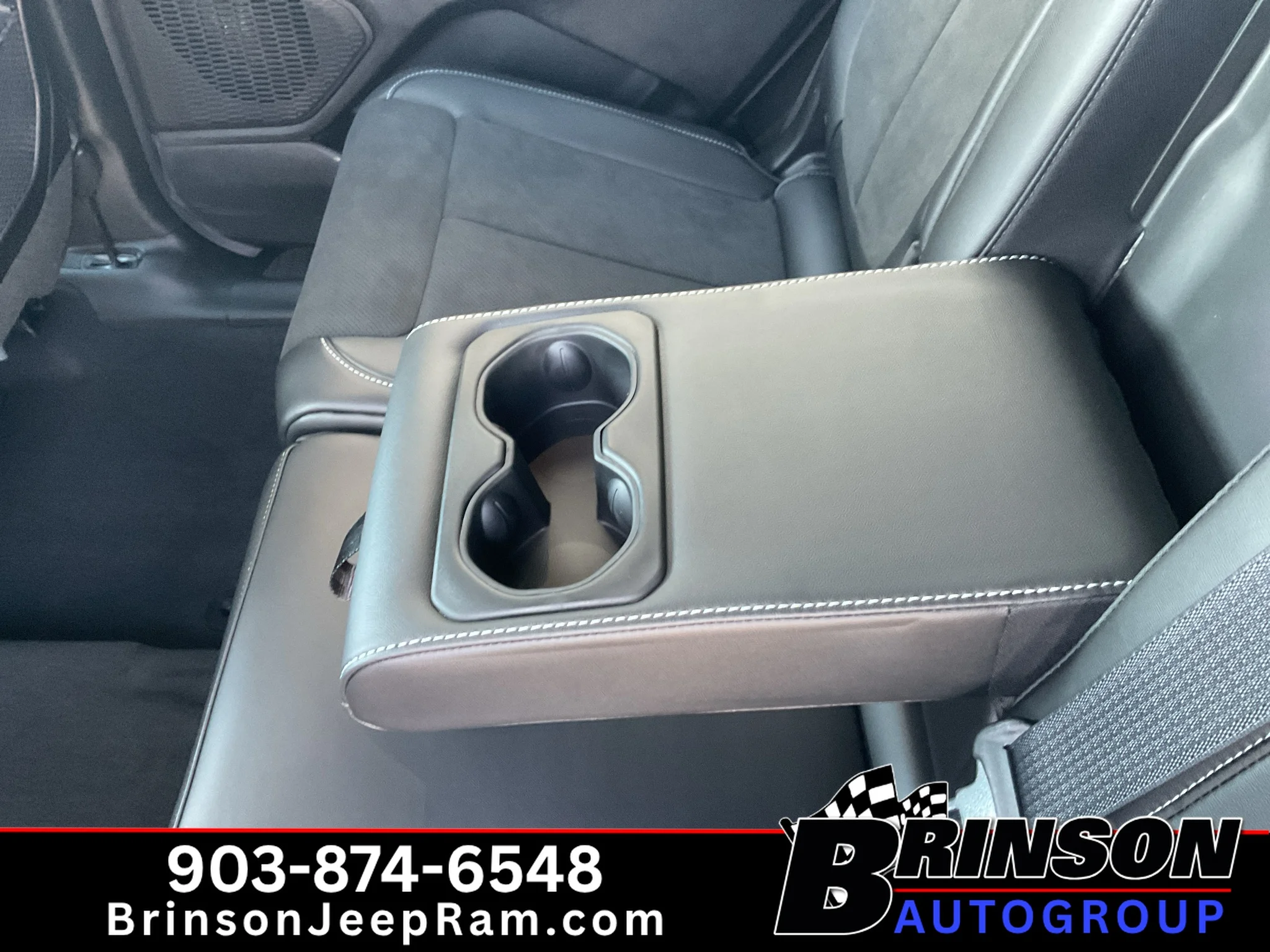 New 2027 Sting-Gray Clear-Coat Paint Jeep Laredo Altitude image 9