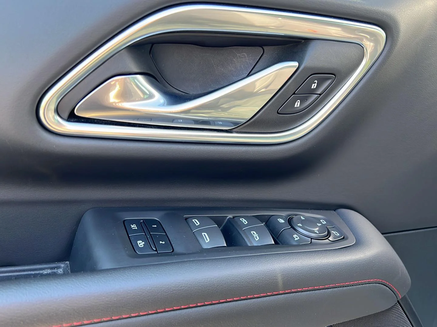 Used 2024 Iridescent Pearl Tricoat Chevrolet RST image 7
