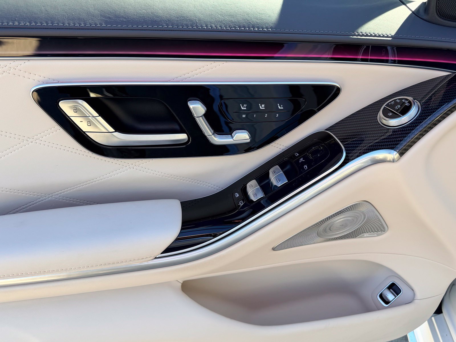 Certified Used 2025 MANUFAKTUR Moonlight White Metallic Mercedes-Benz S 63 E AMG® image 26