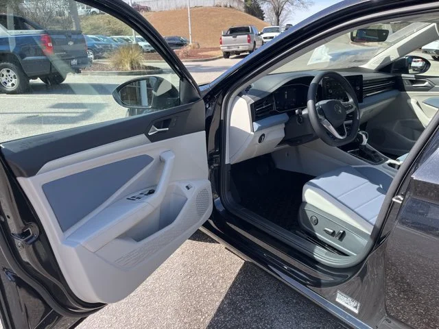 New 2026 Black Volkswagen 1.5T SE image 4