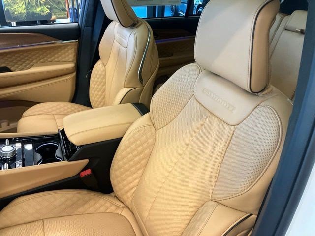 New 2026 Bright White Clear-Coat Exterior Paint Jeep Summit image 10