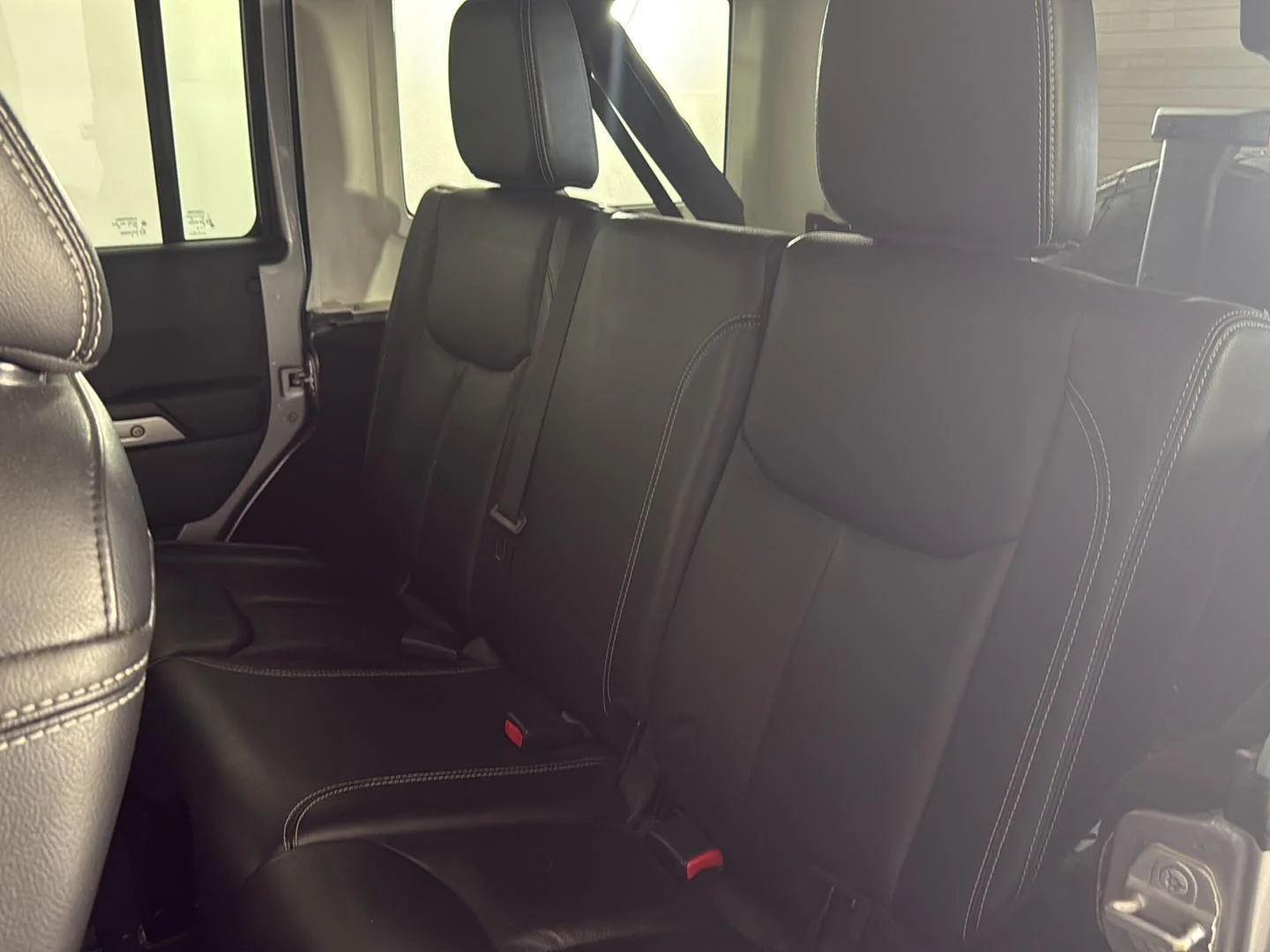 Used 2014  Jeep Sahara image 6