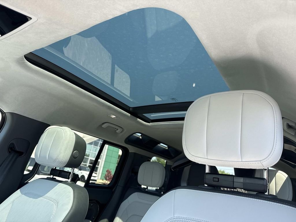 New 2026 Woolstone Green Land Rover X image 23