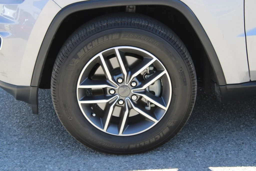 Used 2021 Silver Jeep Limited image 8