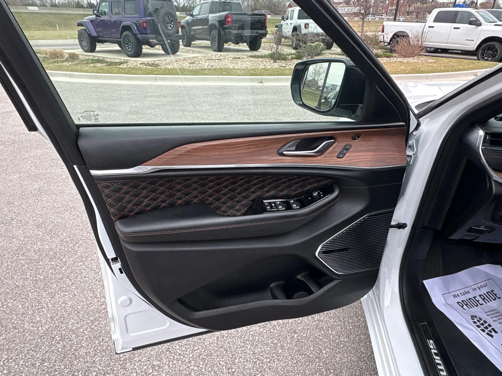 Used 2024 Bright White Clearcoat Jeep Summit image 21