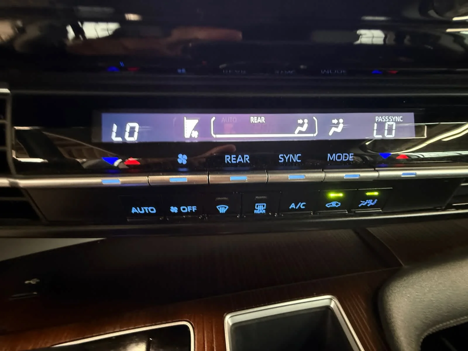 Used 2024 Ice Cap Toyota LE image 17