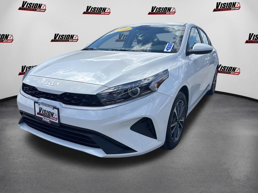 2023 Kia Forte LXS AT's photo