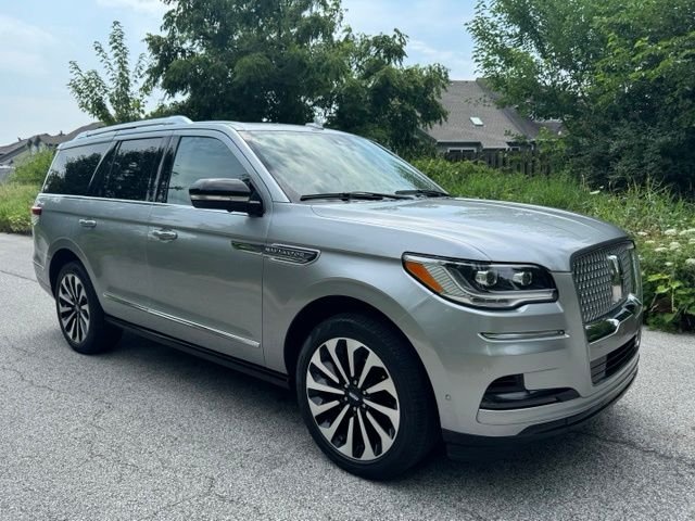 Used 2023 Radiance Metallic Lincoln Reserve image 4