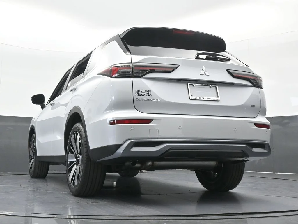 New 2026 Diamond White Mitsubishi SE image 67