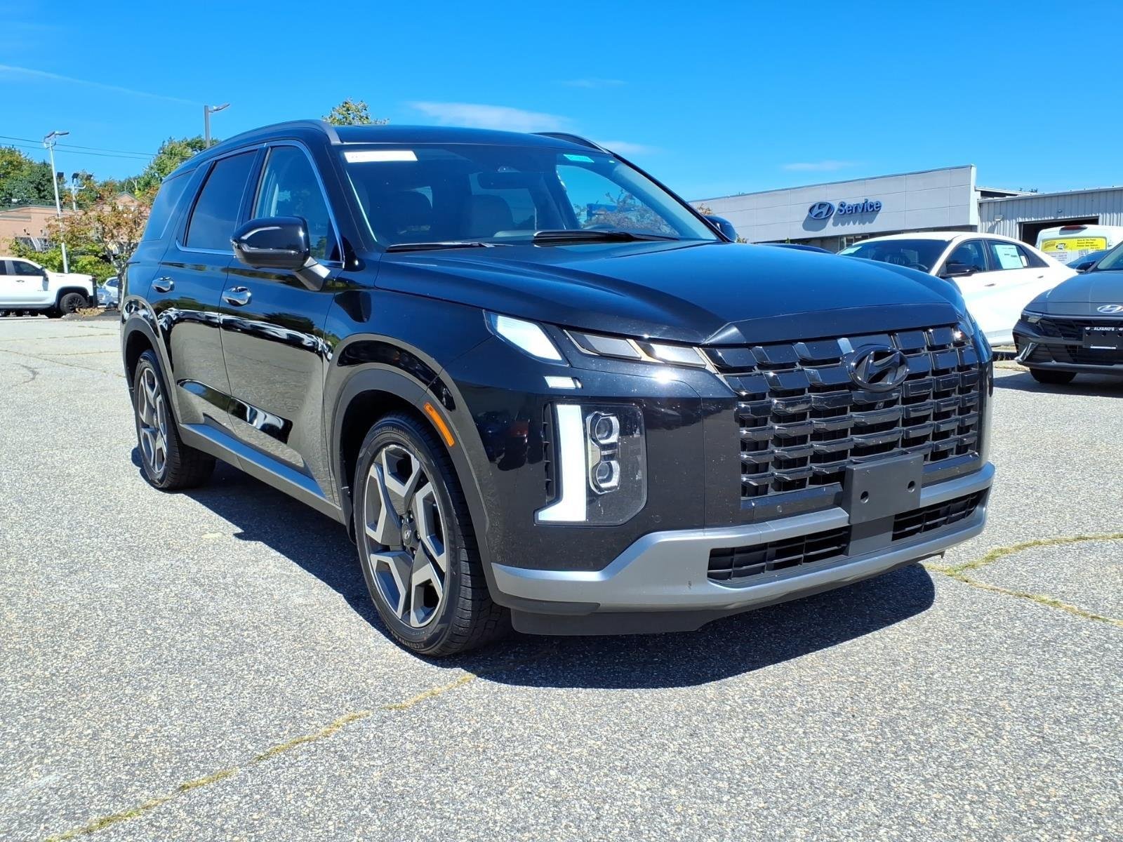 Certified Used 2024 Abyss Black Pearl Hyundai SEL 7P image 3