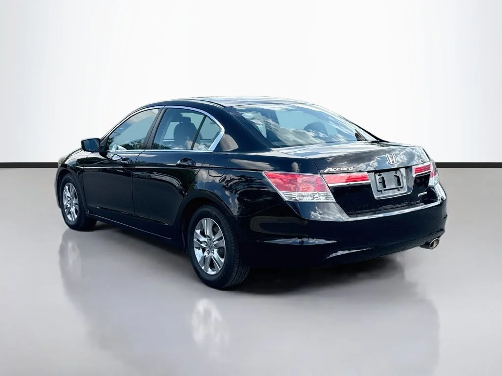 Used 2011 Crystal Black Pearl Honda SE image 5