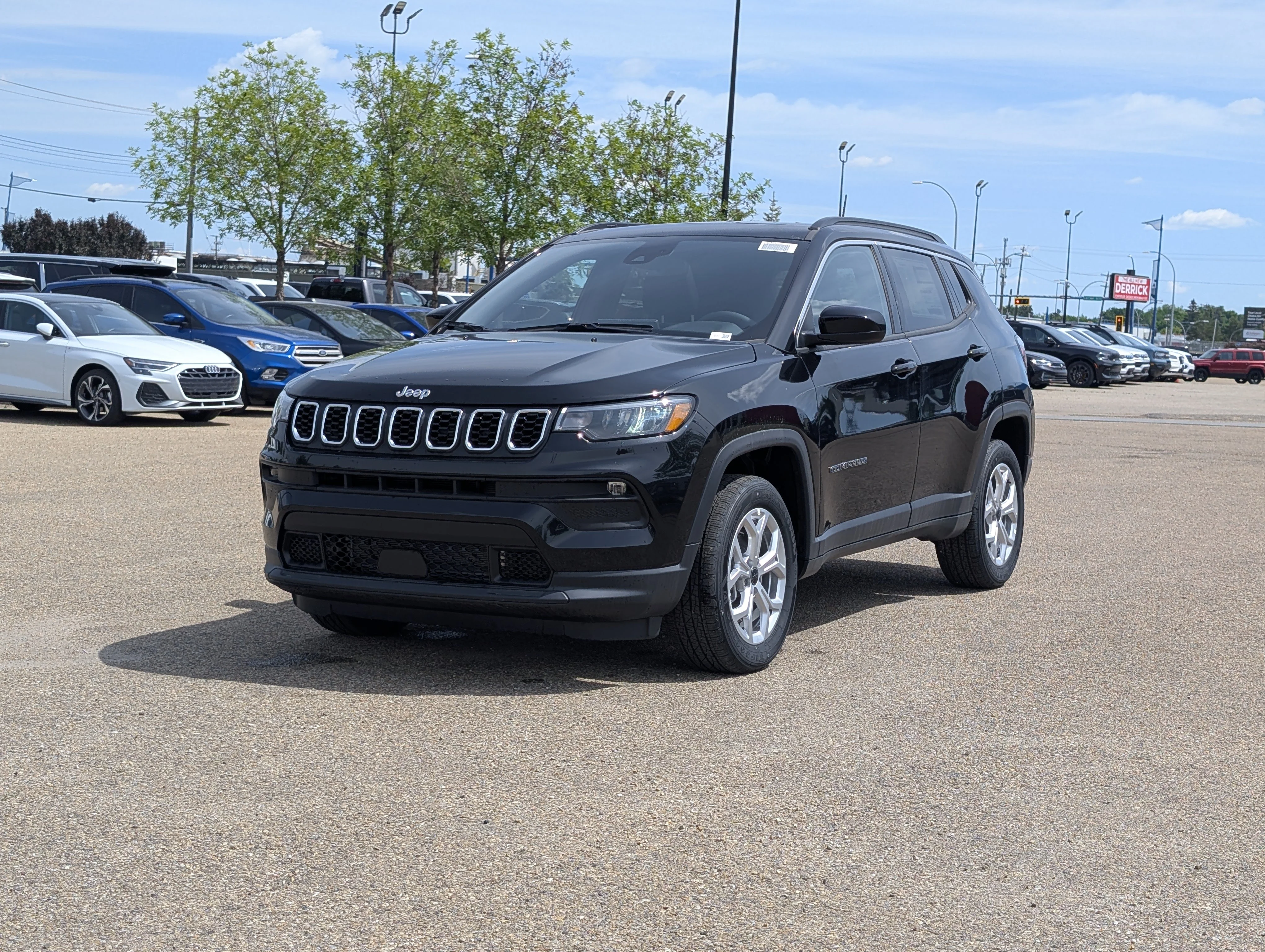 New 2026 Diamond Black Crystal Pearl Jeep North image 2