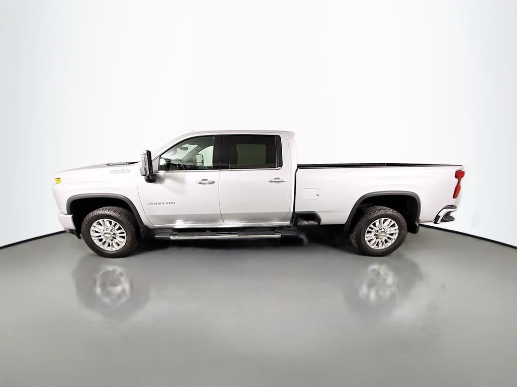 Used 2022 Silver Ice Metallic Chevrolet High Country image 4