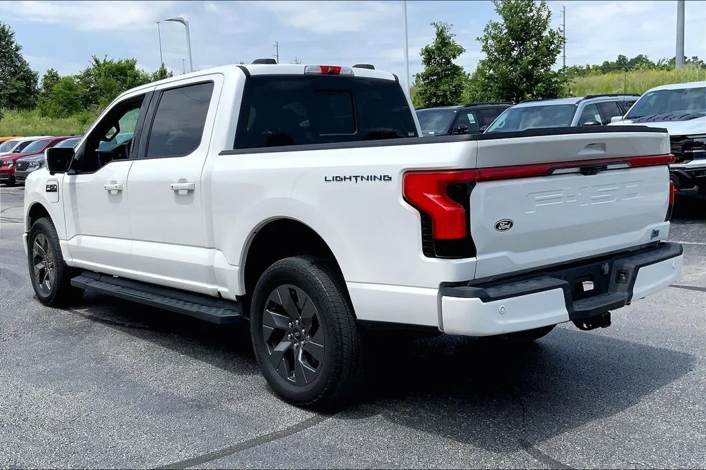 Used 2024 White Ford Lariat image 2